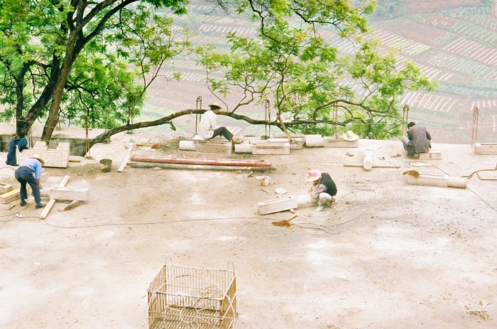 038 - Yangzi - Fengdu - workers restoring the temple.jpg