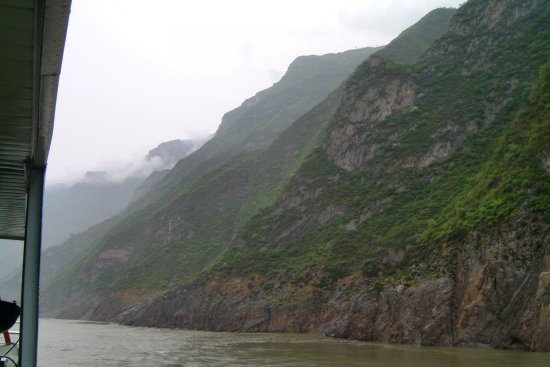 24 - Wuxia Gorge.jpg