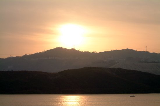 36 - Sunrise by the Gezhouba dam.jpg